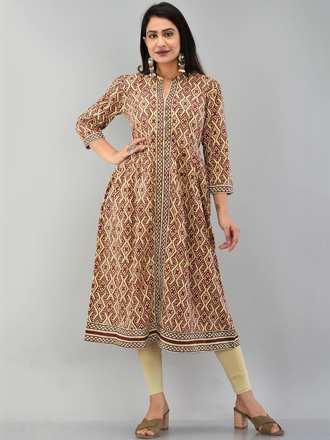 

PRAKRTEE Women Beige Geometric Embellished Gotta Patti Anarkali Kurta