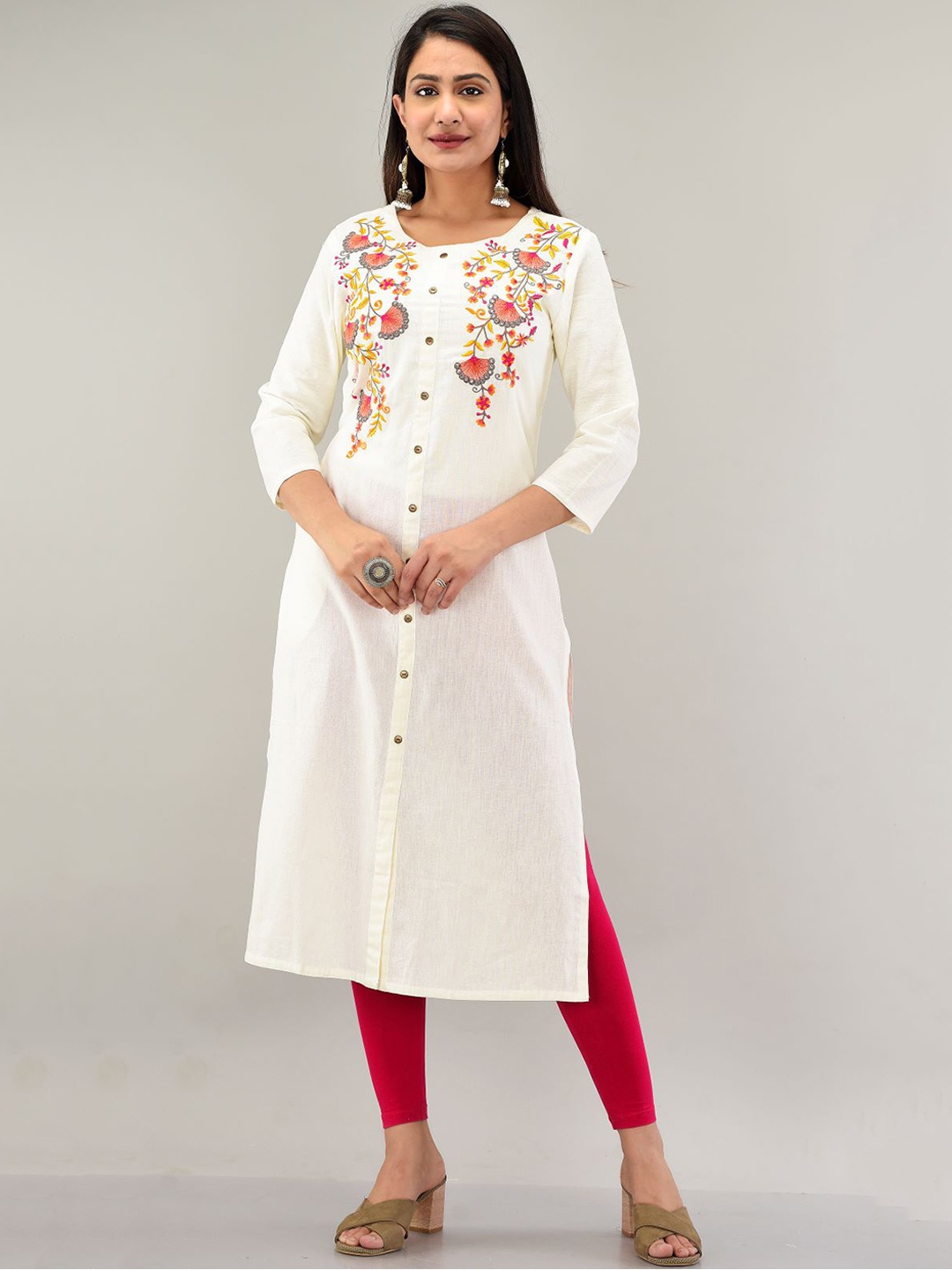 

PRAKRTEE Women Off White Geometric Thread Work Kurta