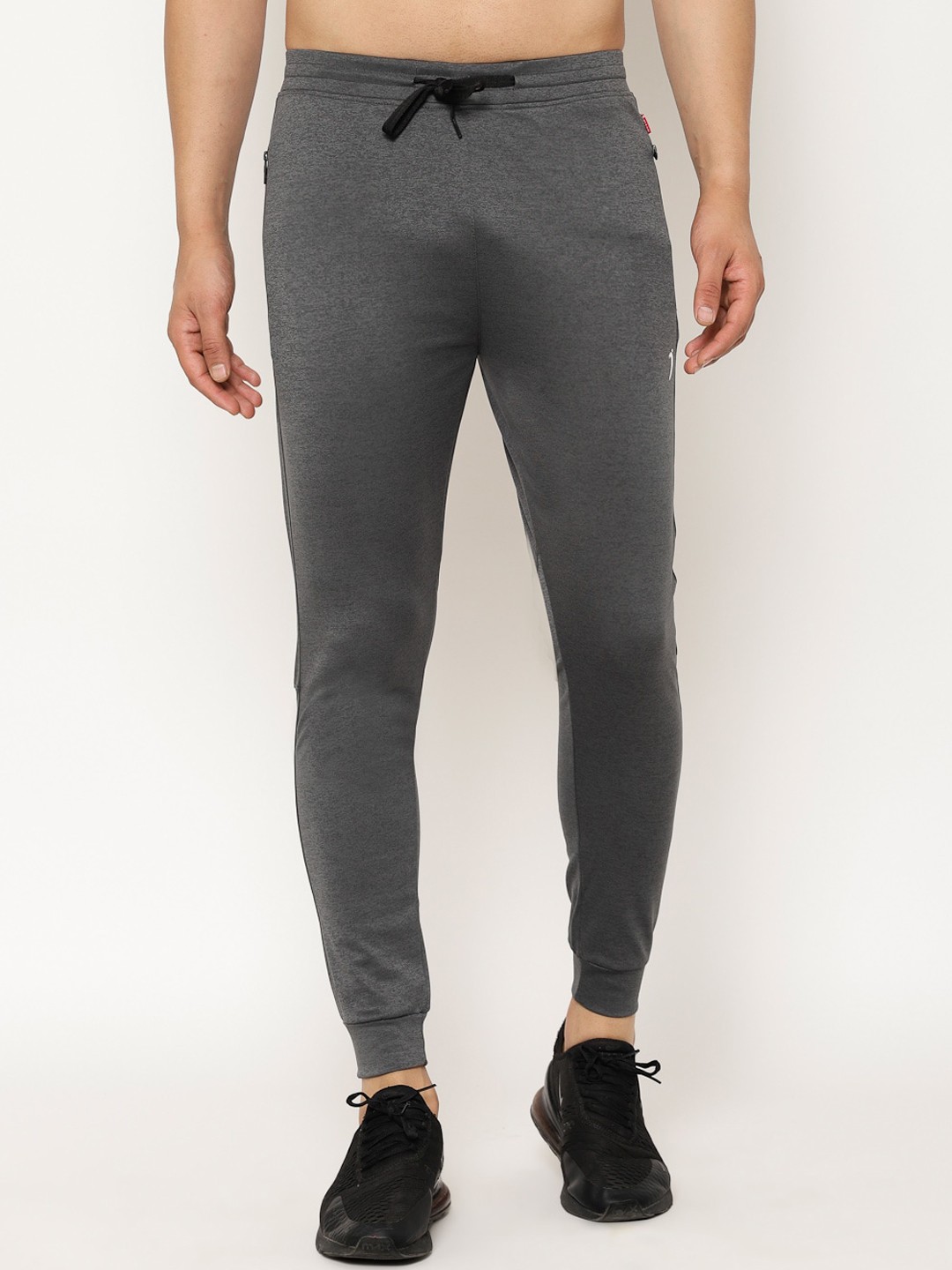 

SAPPER Men Grey Solid Joggers, Olive