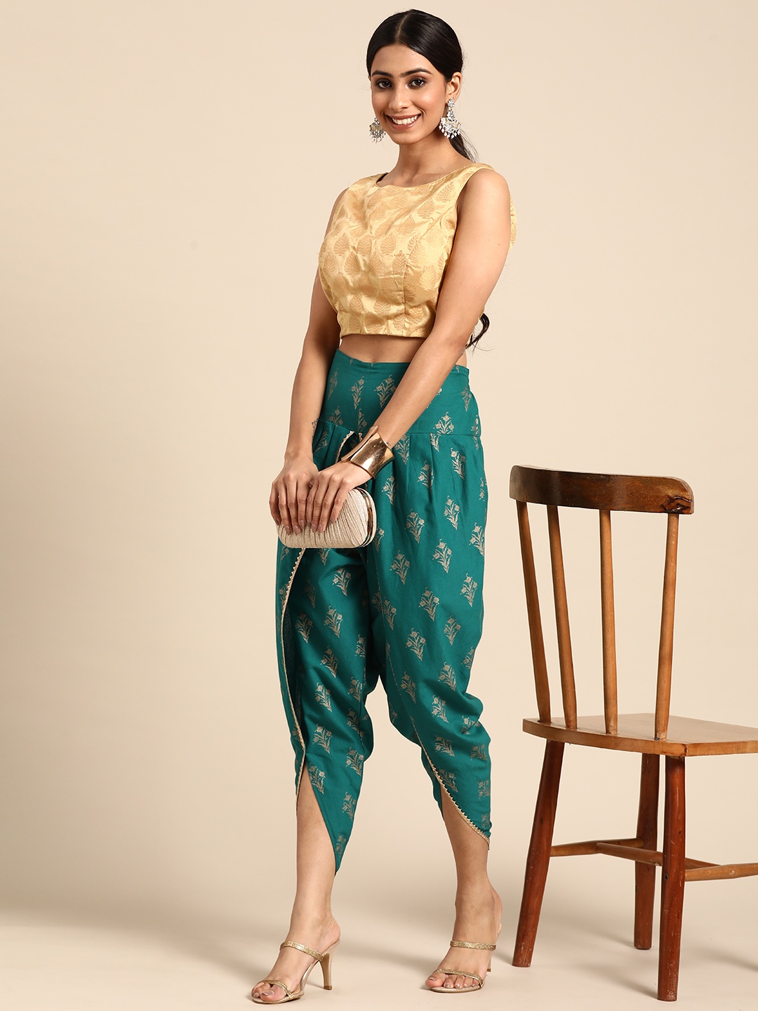 

Sangria Women Green & Golden Pure Cotton Printed Gotta-patti Detail Dhoti Pants