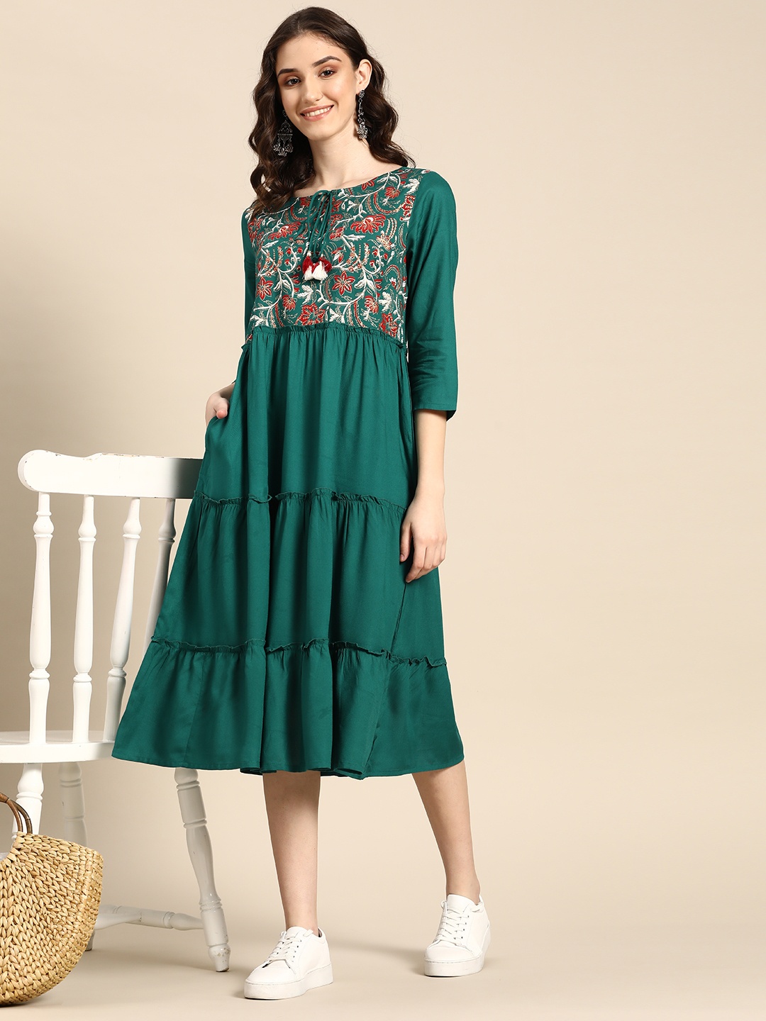 

Sangria Ethnic Motifs Tie-Up Neck A-Line Midi Ethnic Dress, Green