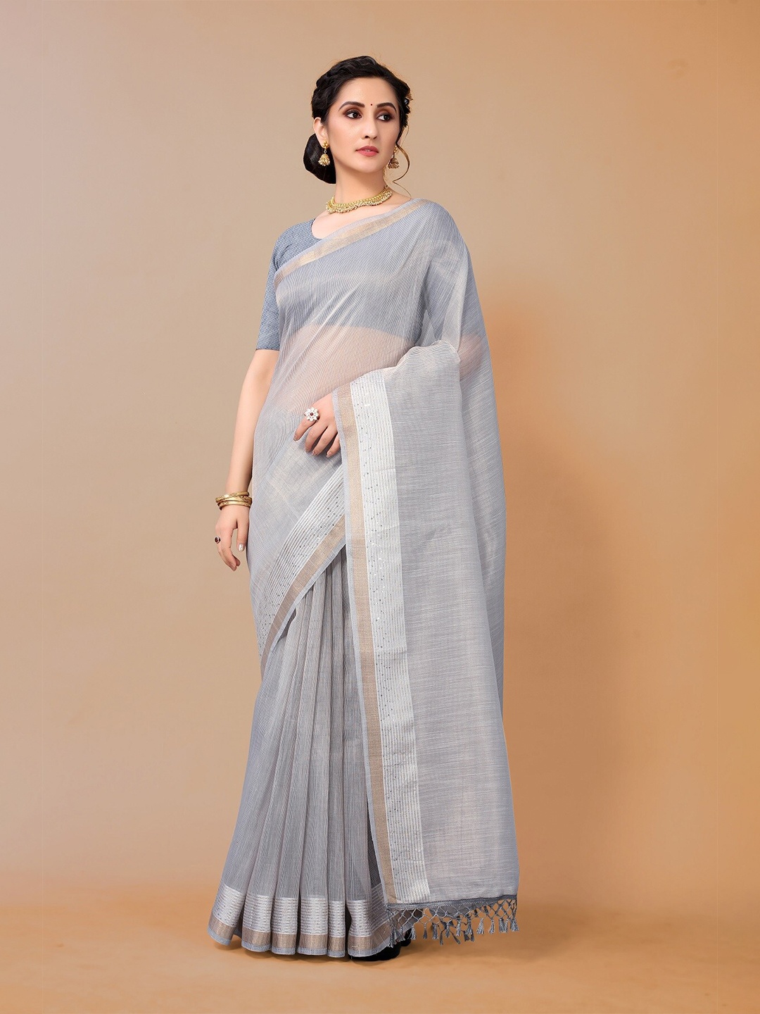 

ZIKARAA Grey & Gold-Toned Saree