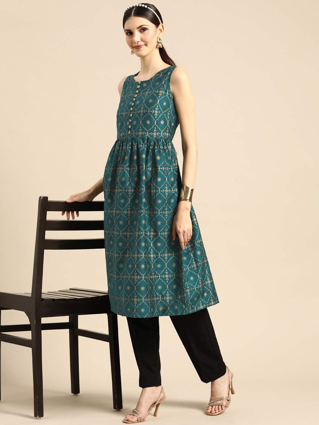 

Sangria Women Green & Gold-Toned Ethnic Motifs Printed Kurta