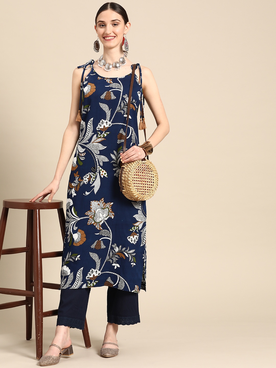 

Sangria Women Navy Blue & White Floral Printed Kurta