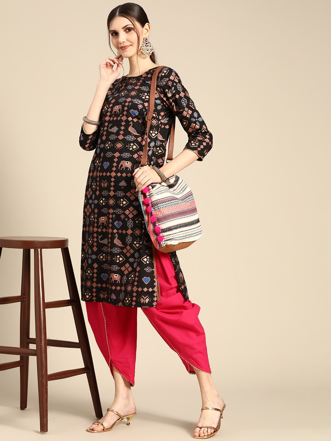 

Sangria Women Black & Pink Ethnic Motifs Print Kurta