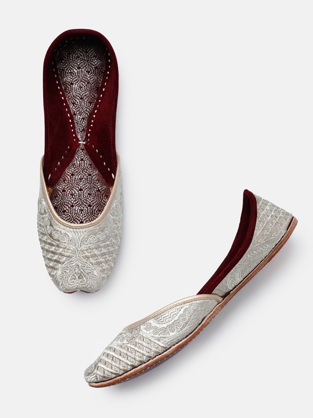 

House of Pataudi Women Embellished Mojaris, Silver