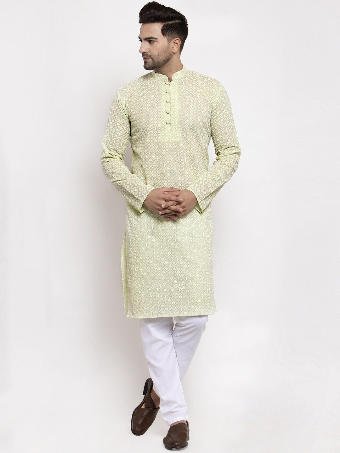 

Jompers Men Green Ethnic Motifs Embroidered Chikankari Pure Cotton Kurta with Pyjamas