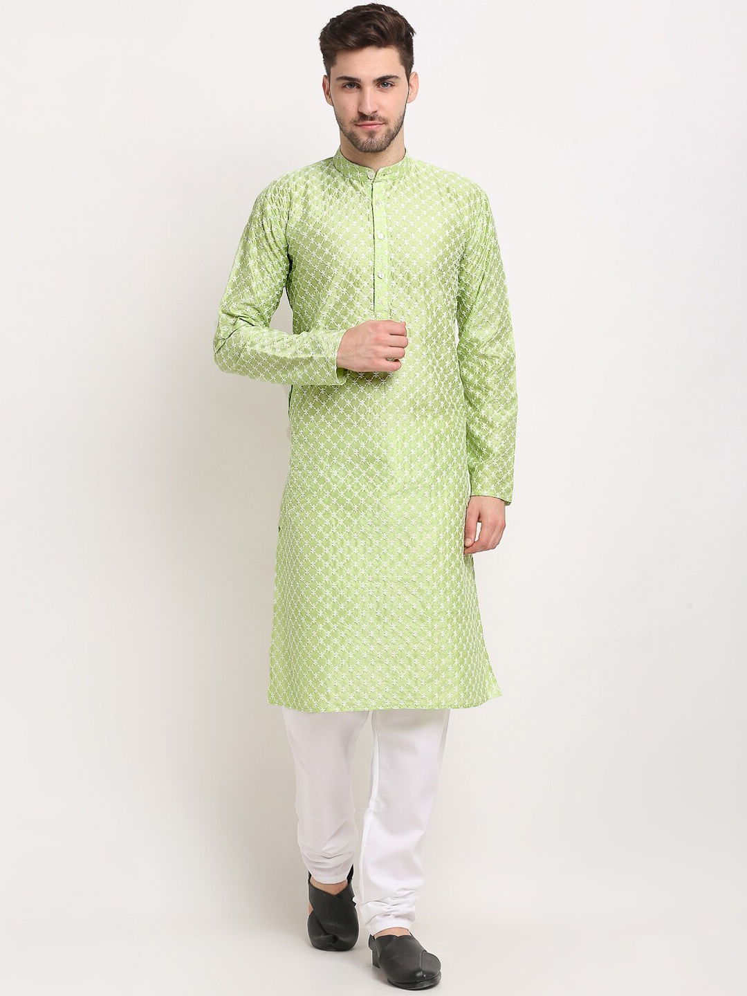 

Jompers Men Green Ethnic Motifs Embroidered Chikankari Dupion Silk Kurta with Pyjamas