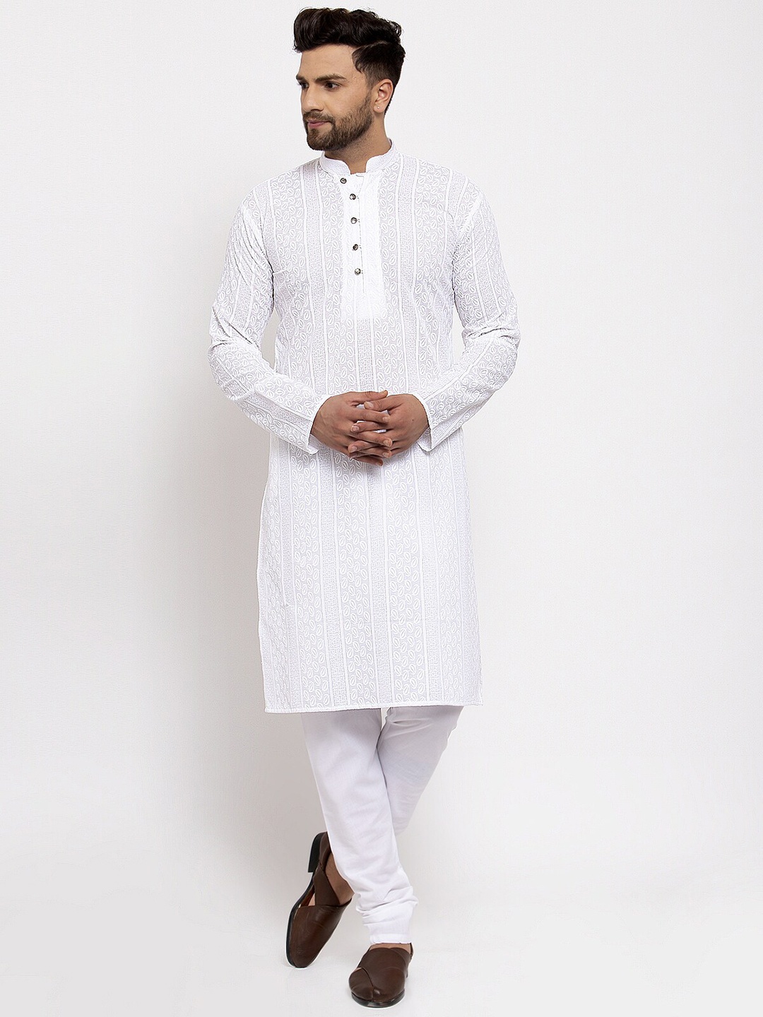 

Jompers Men White Floral Embroidered Chikankari Pure Cotton Kurta with Pyjamas