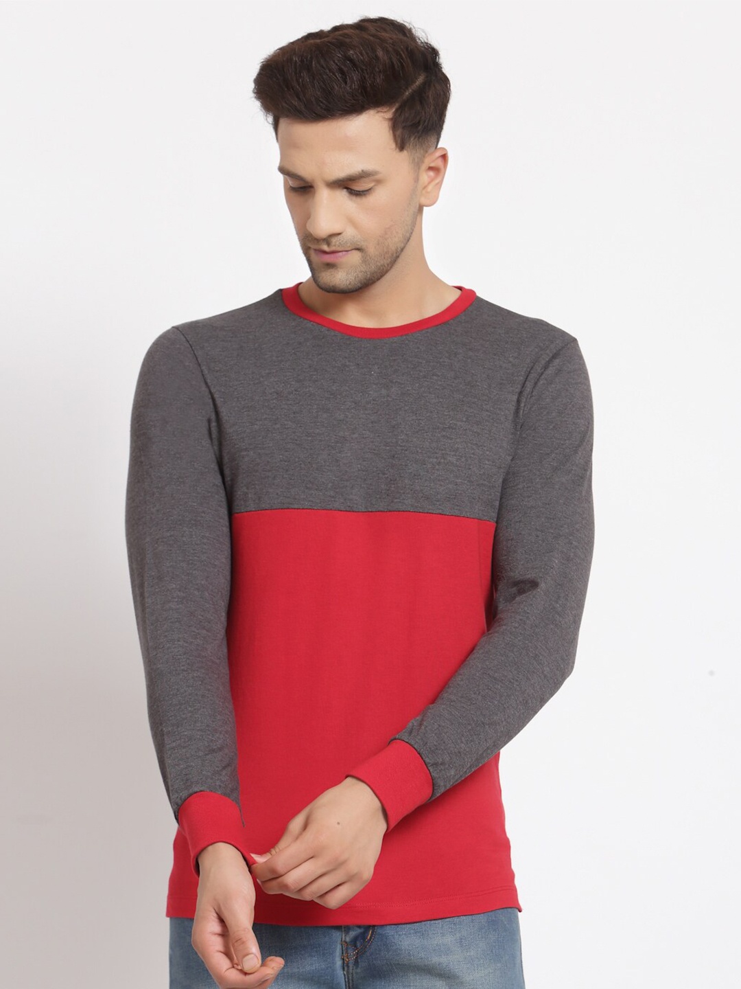 

Kalt Men Grey & Red Colourblocked T-shirt