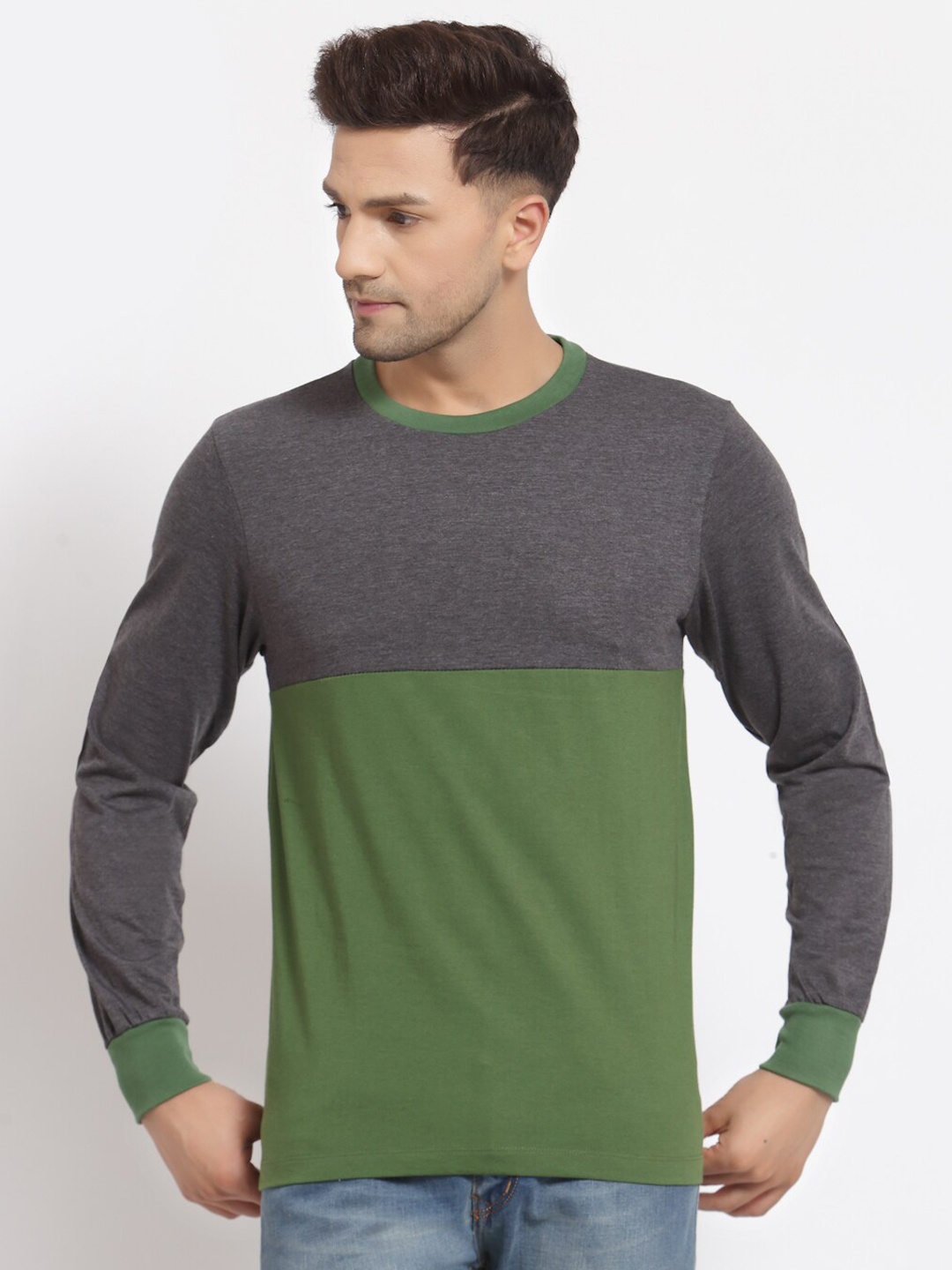 

Kalt Men Grey Colourblocked T-shirt