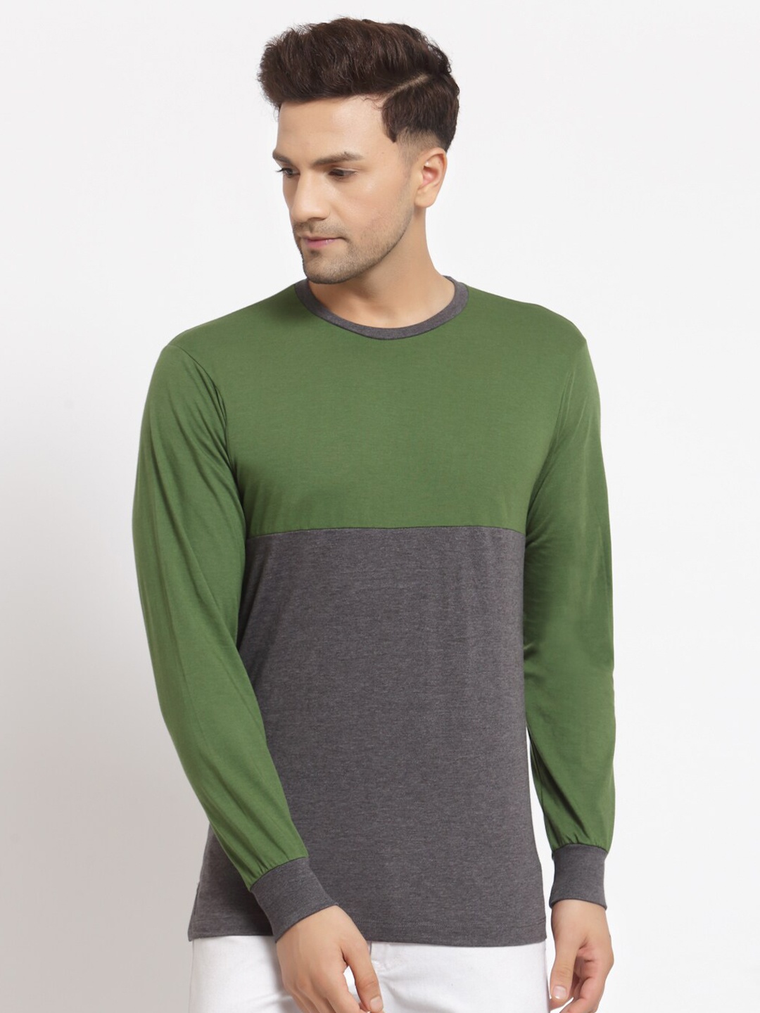 

Kalt Men Green & Dark Grey Colourblocked T-shirt