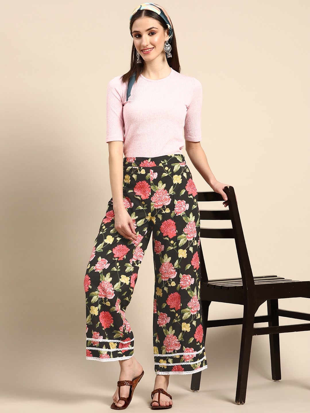 

Sangria Women Black Floral Printed Trousers