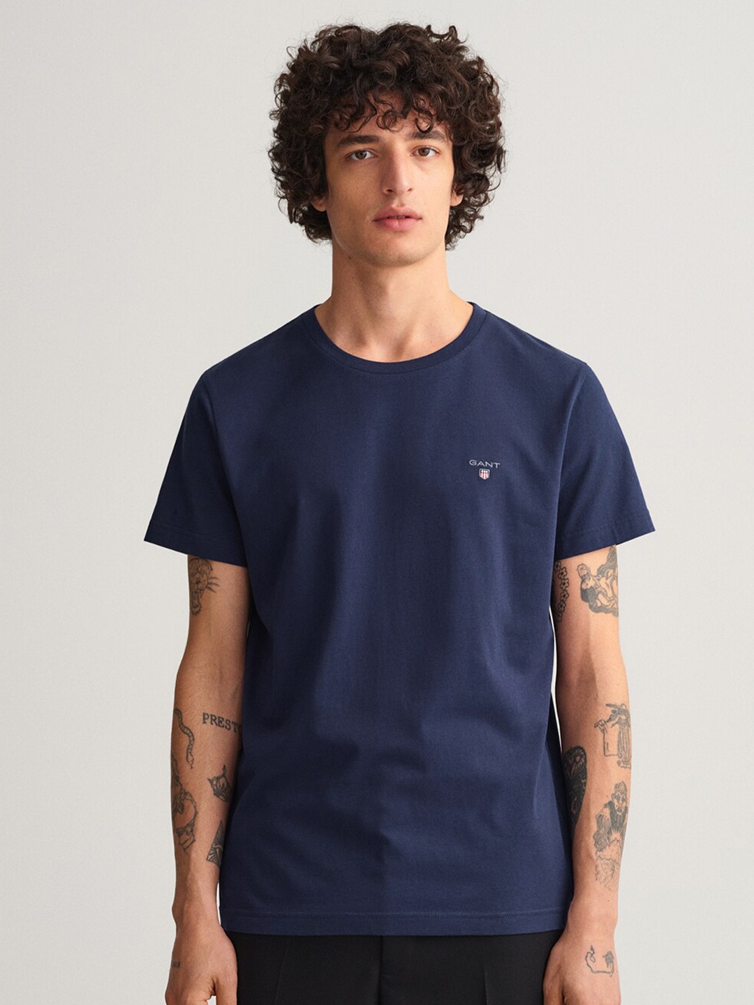 

GANT Men Blue Solid Regular Fit T-Shirt