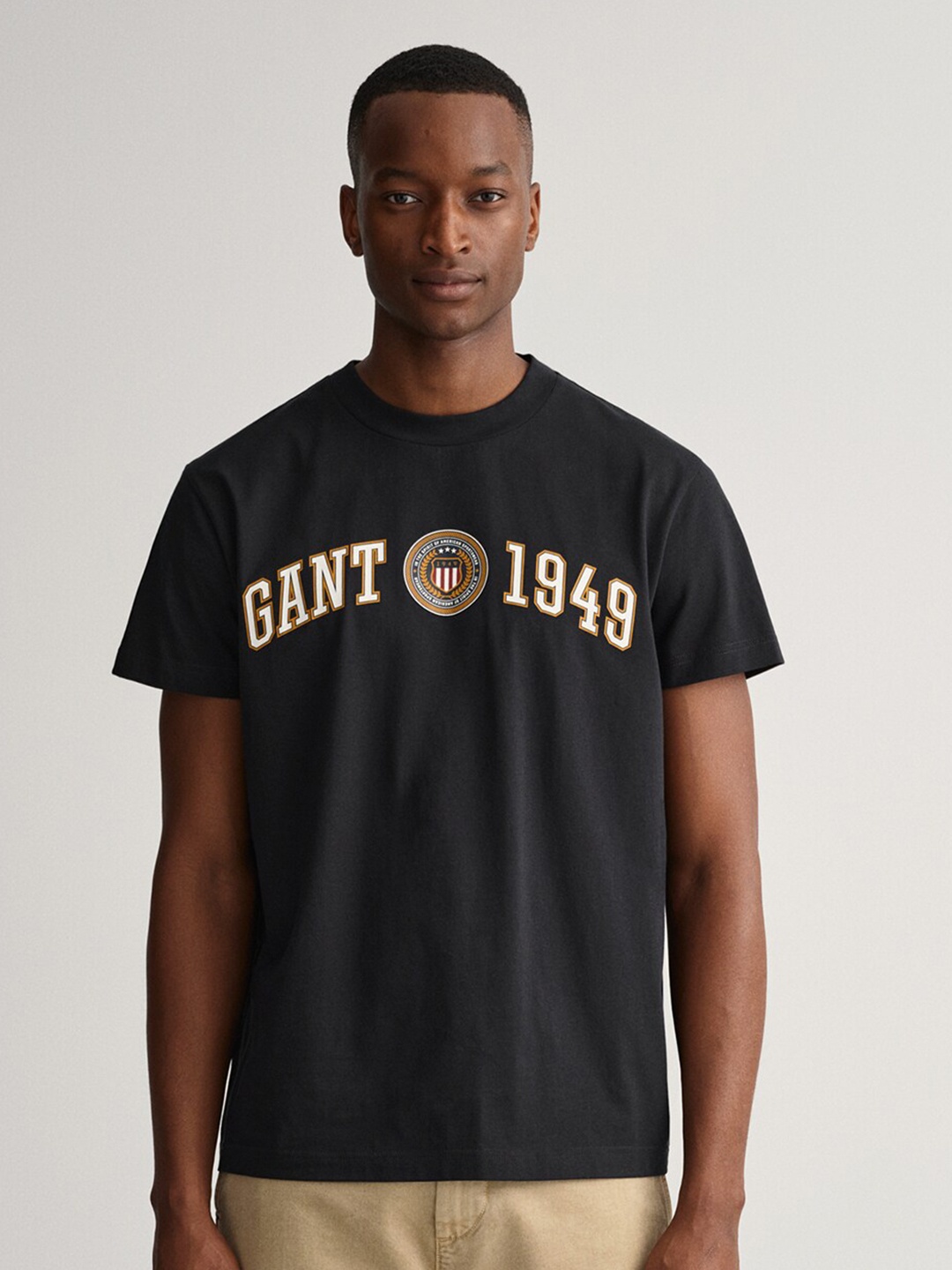 

GANT Men Black Solid Regular Fit Brand Logo Printed T-shirt