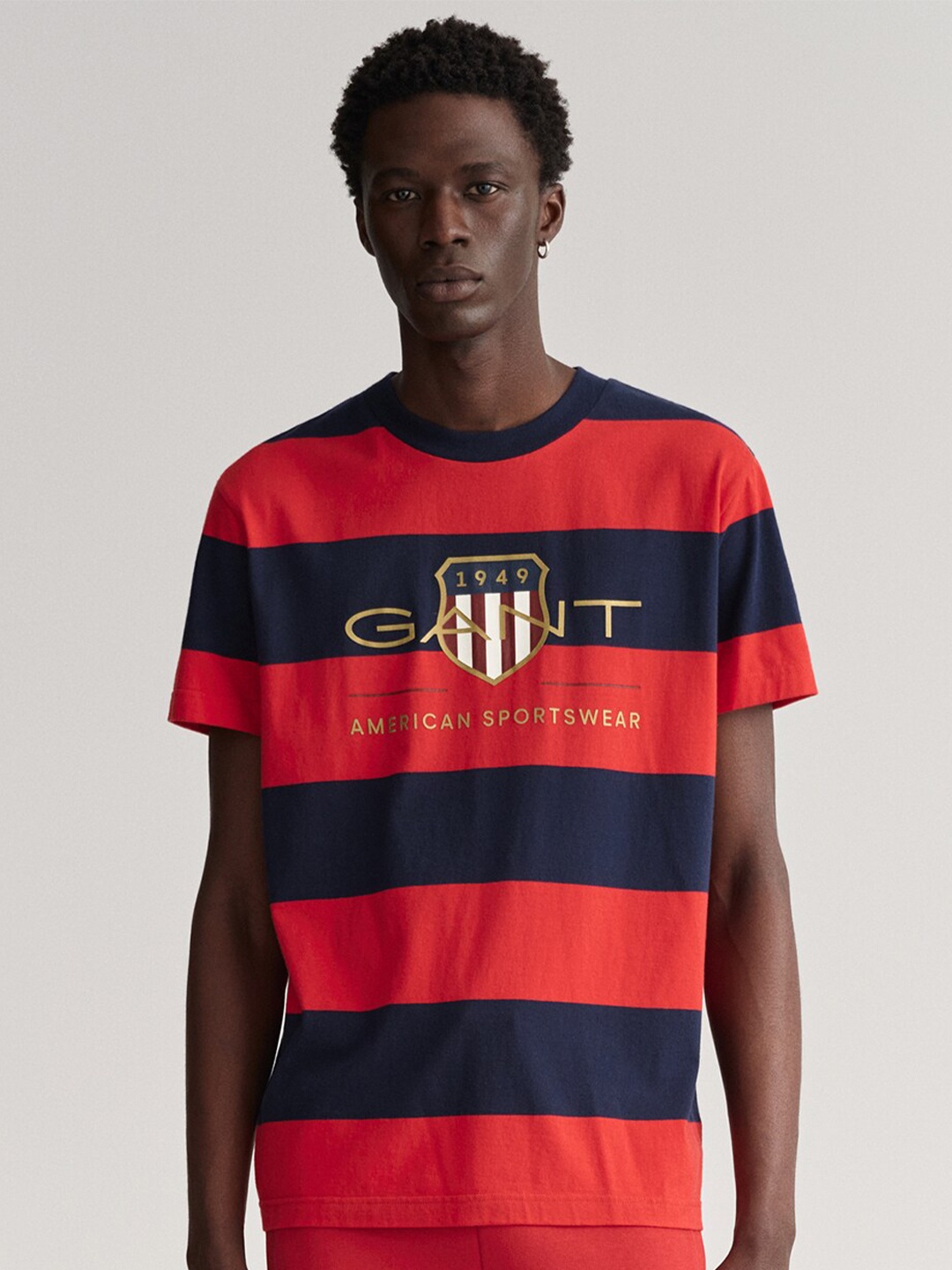 

GANT Men Navy Blue & Red Striped Applique T-shirt