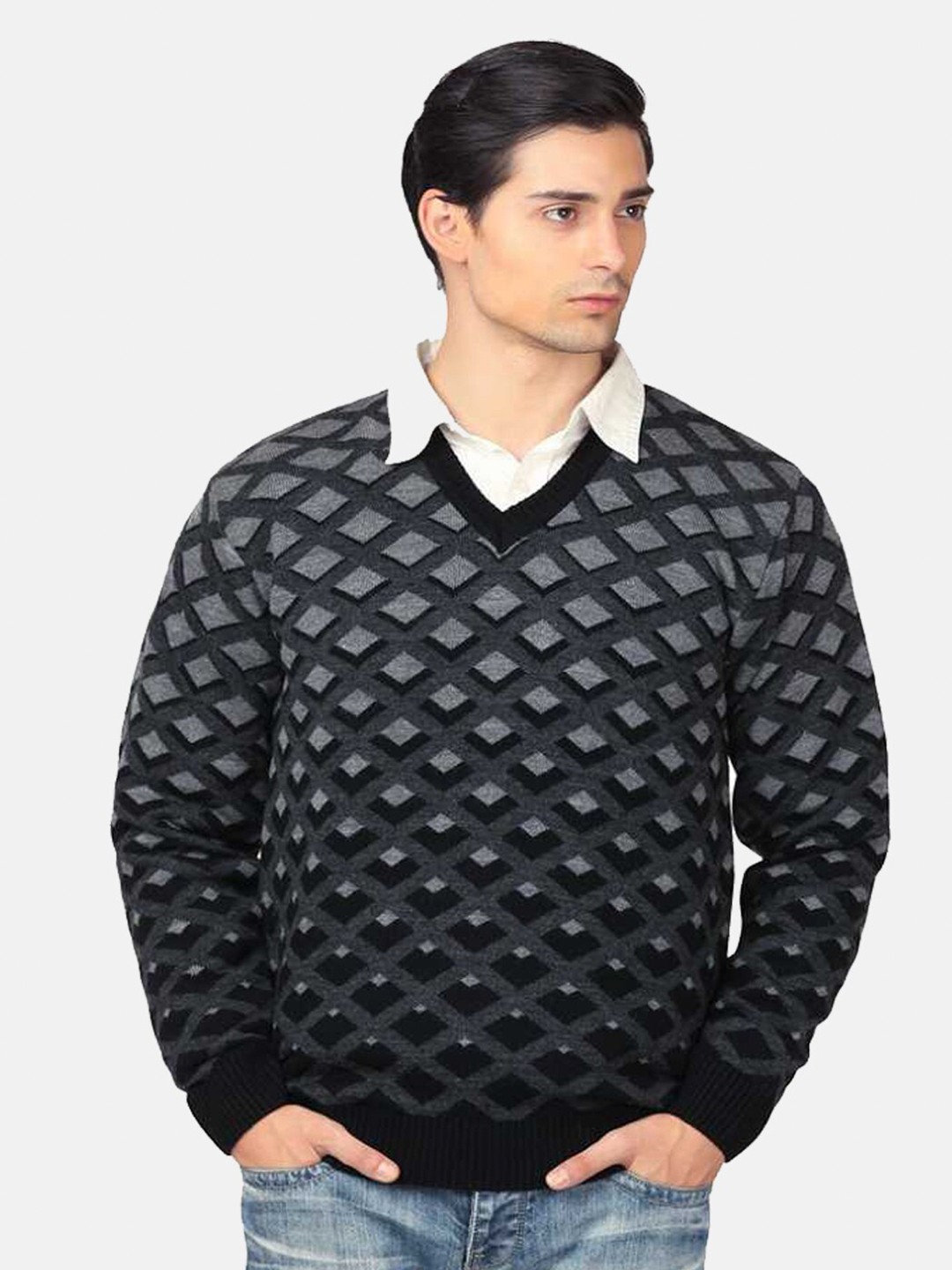 

aarbee Men Black & Grey Checked Pullover