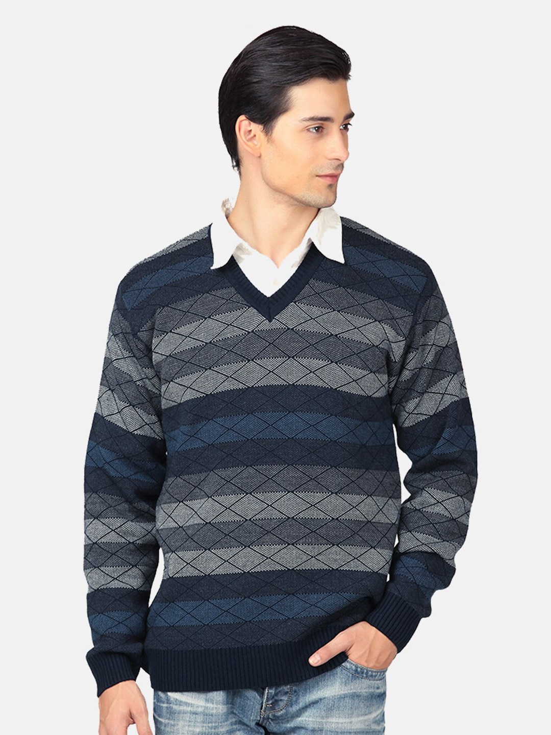 

aarbee Men Navy Blue & Black Checked Woolen Sweater