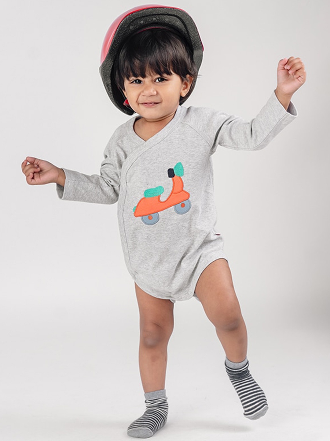 

GREENDIGO Infact Girls Grey Printed Cotton Bodysuit