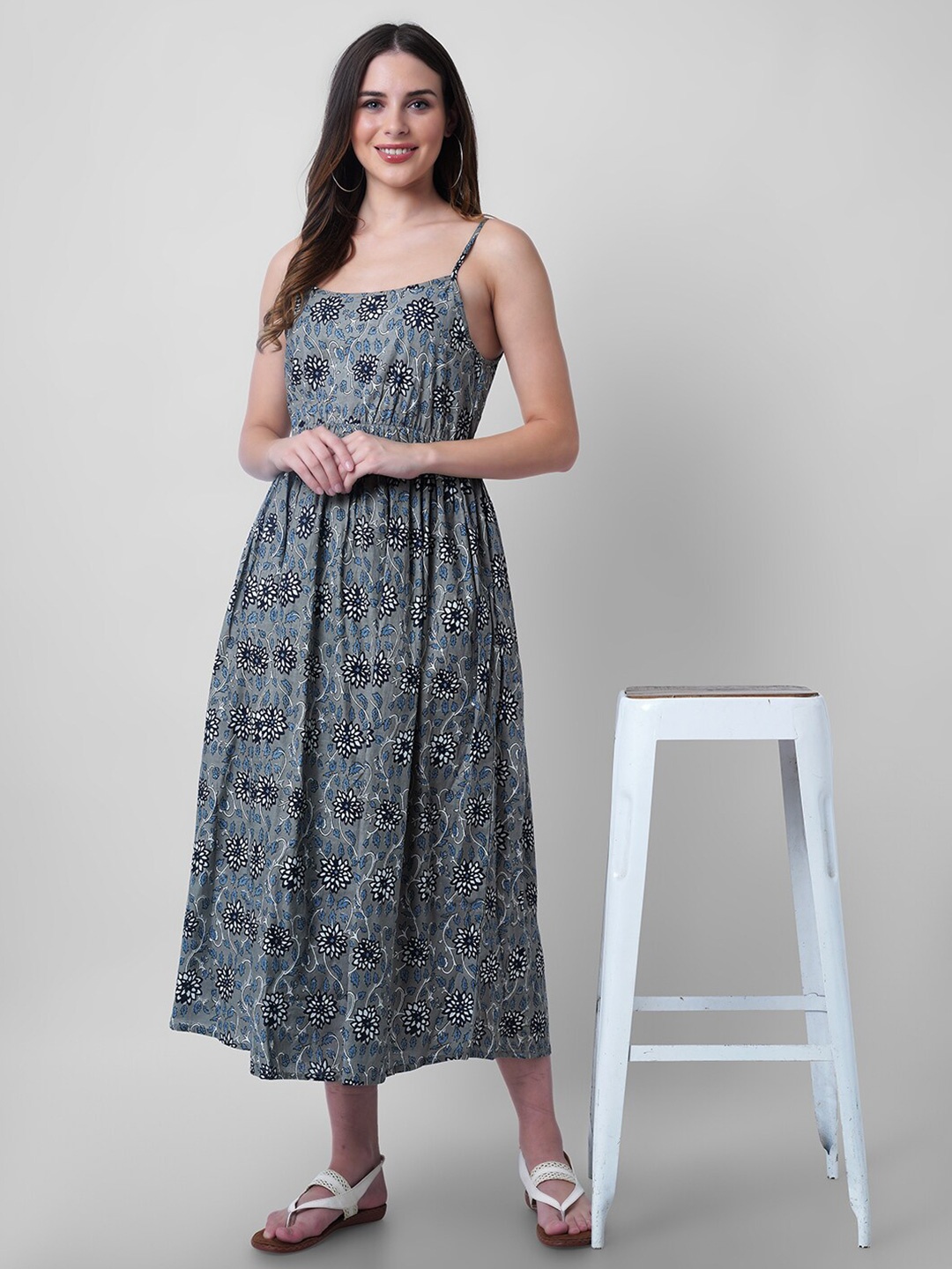 

Mollar Women Grey Floral Fit and Flare A-Line Maxi Dress