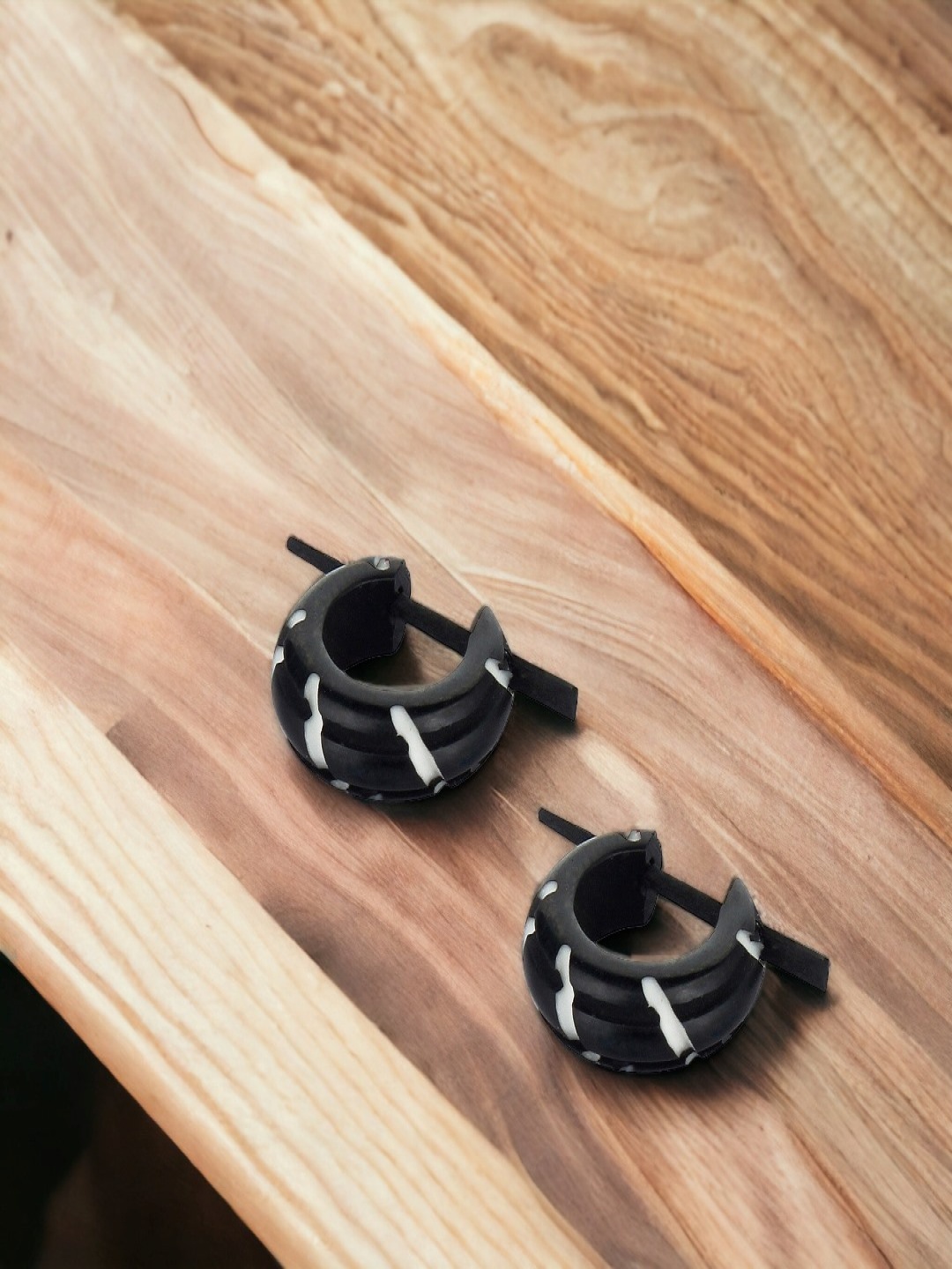 

Goldnera Black Geometric Studs Earrings