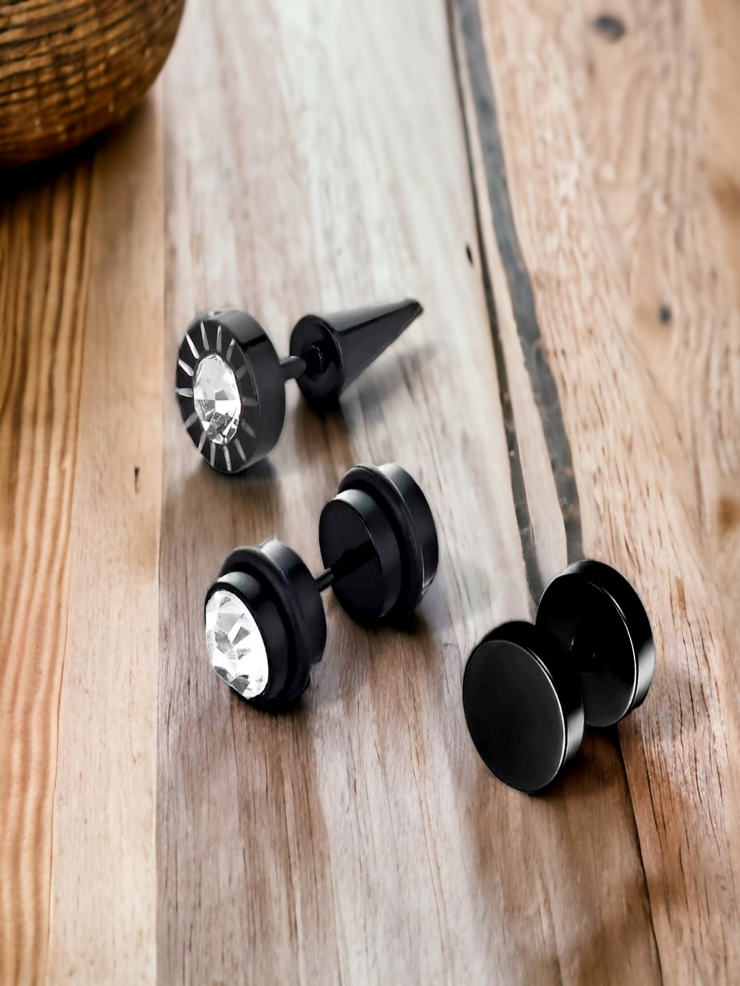 

Goldnera Black Circular Studs Earrings