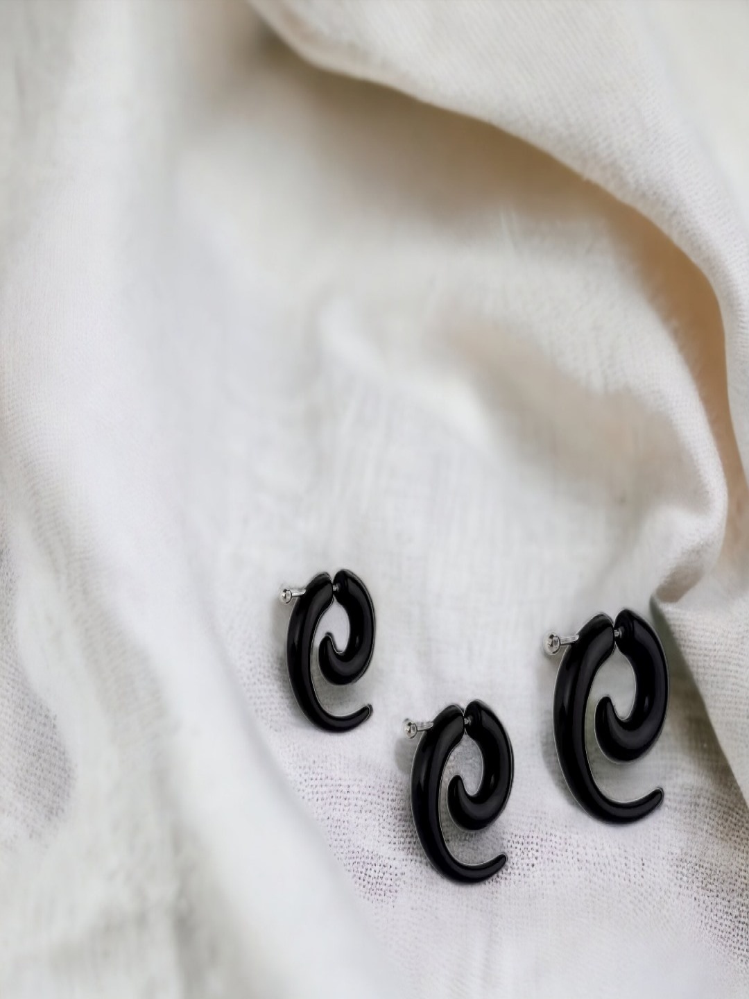 

Goldnera Black 3 Set of Geometric Studs Earrings