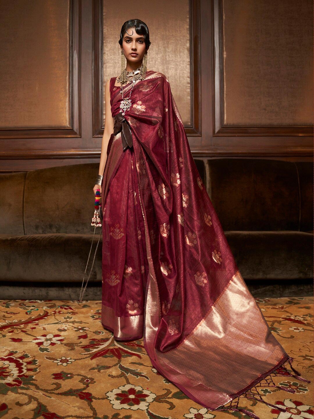 

Mitera Maroon & Gold-Toned Woven Design Zari Silk Blend Banarasi Saree