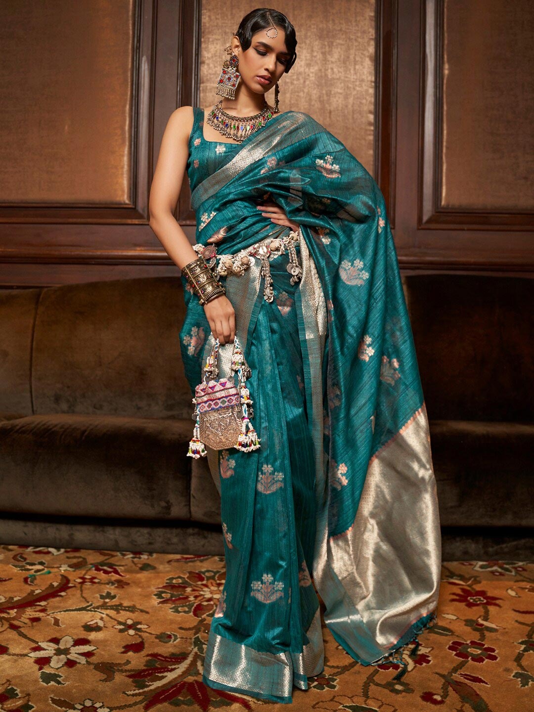 

Mitera Teal & Gold-Toned Woven Design Zari Silk Blend Banarasi Saree