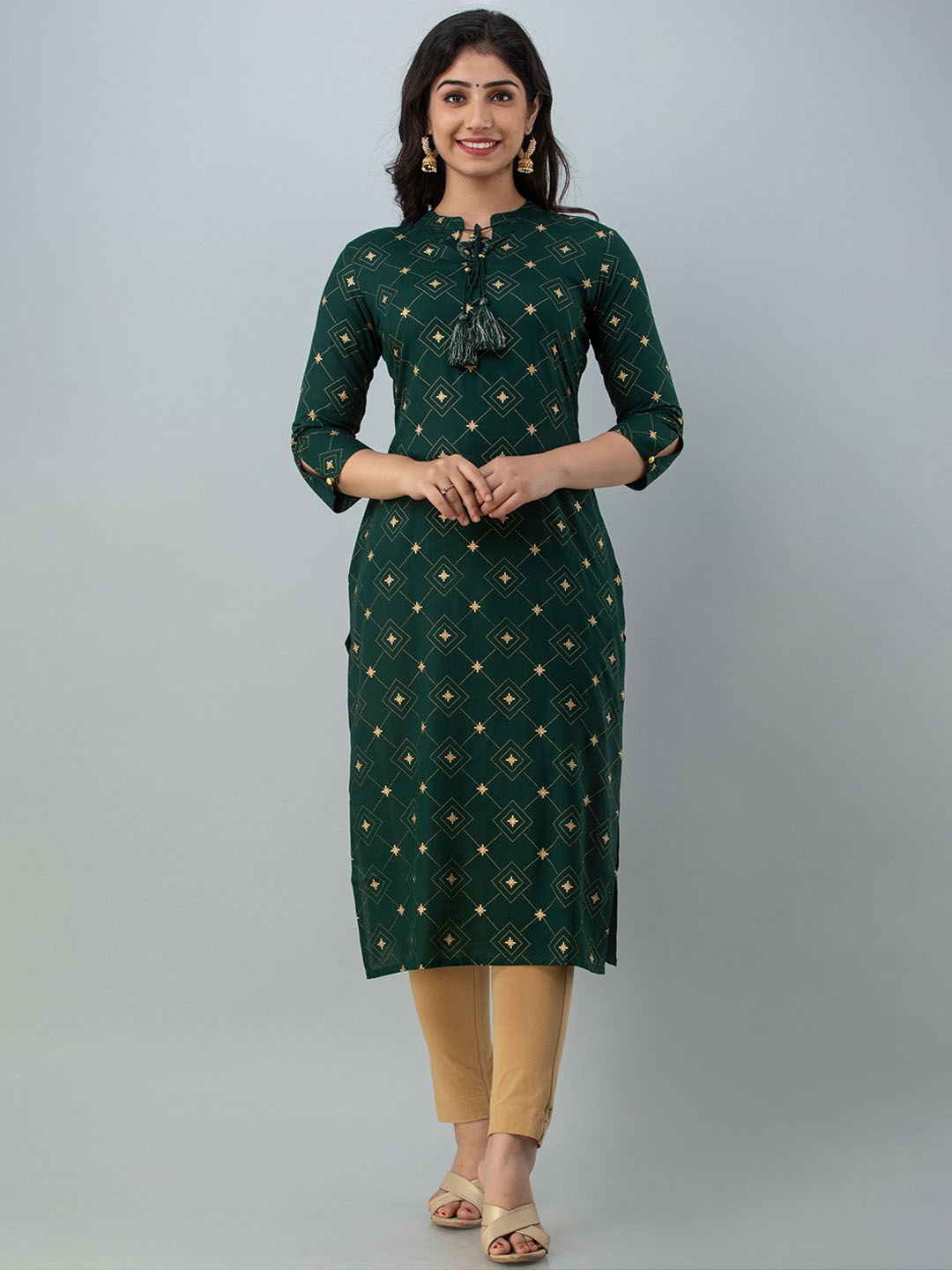 

Charu Women Bottle Green Geometric Printed Straight Kurta