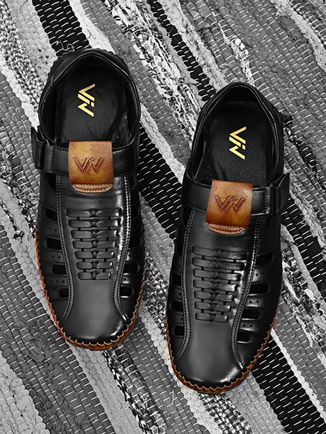 

VIV Men Black Fisherman Sandals