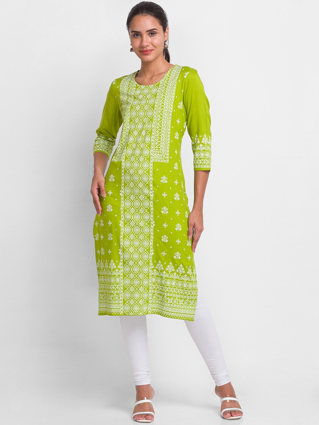 

Globus Women Green & sulphur spring Chevron Printed Mirror Work Kurta