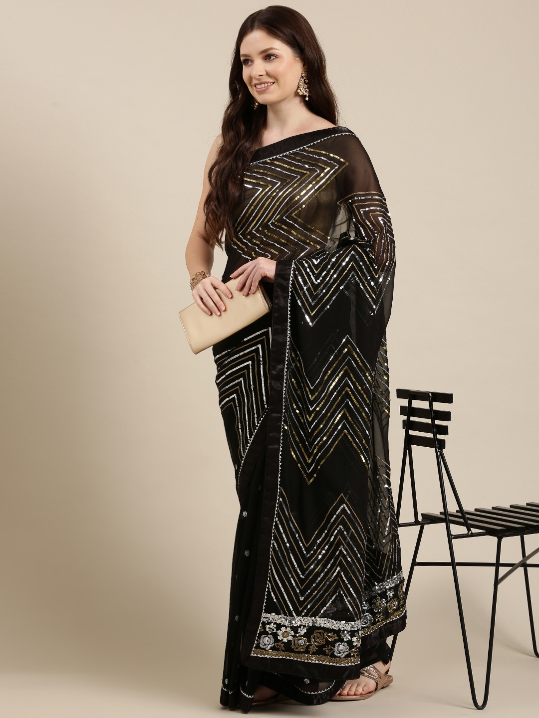 

Sugathari Black & Gold-Toned Embellished Sequinned Saree
