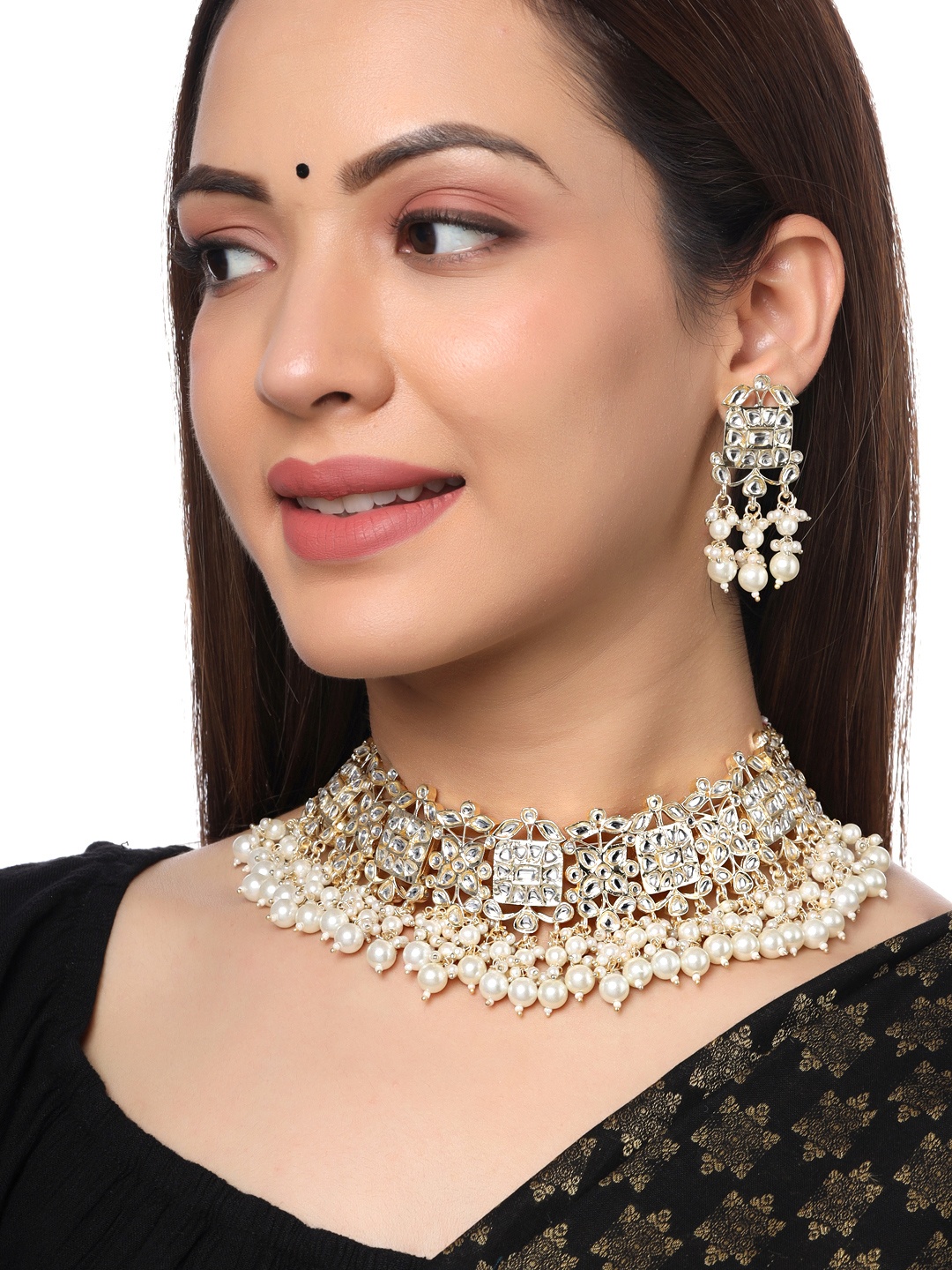 

Yellow Chimes Gold-Plated White Kundan Studded & Beaded Choker Jewellery Set