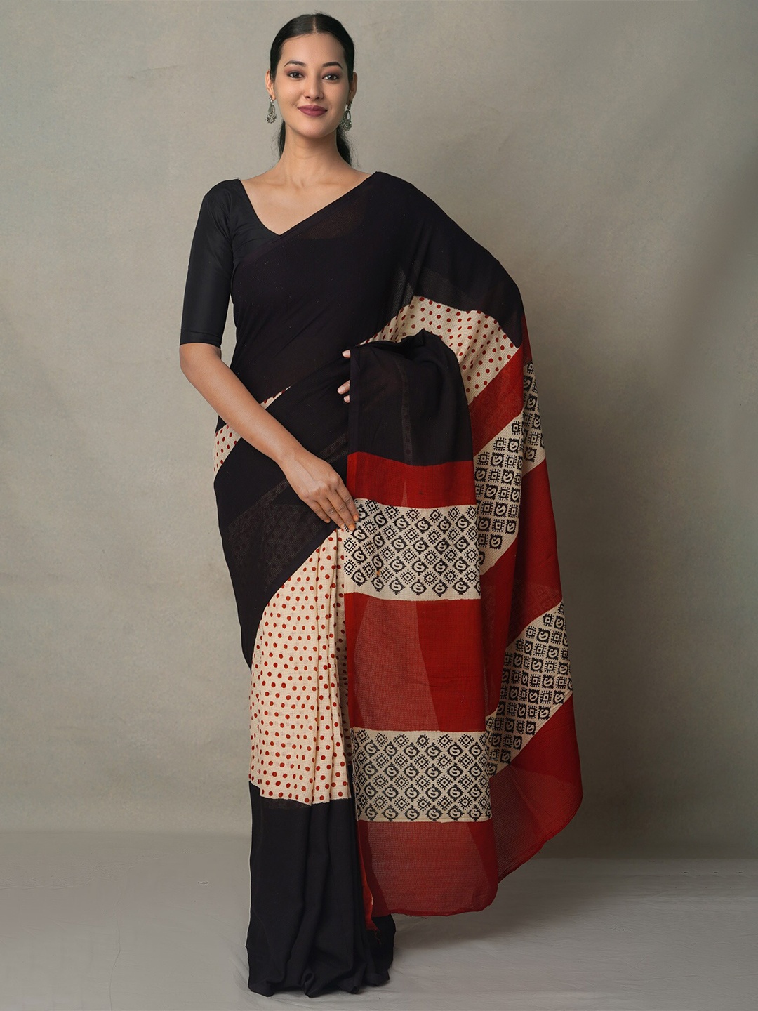 

Unnati Silks Cream-Coloured & Black Ethnic Motifs Pure Cotton Bagru Saree