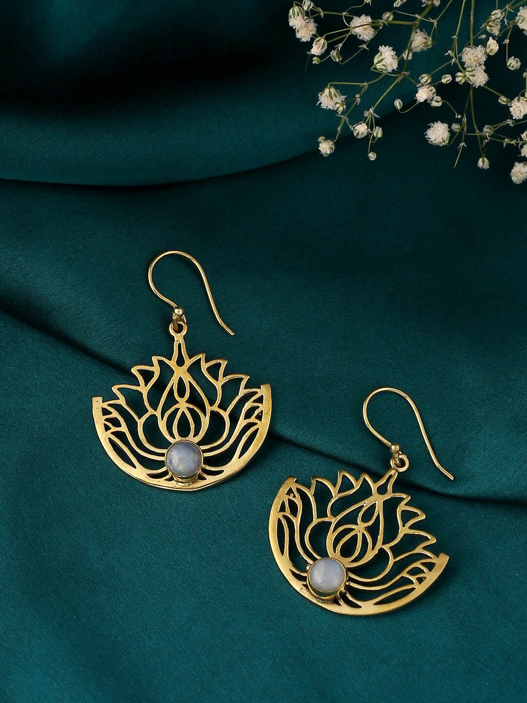 

kashwini Gold-Toned Contemporary Drop Earrings