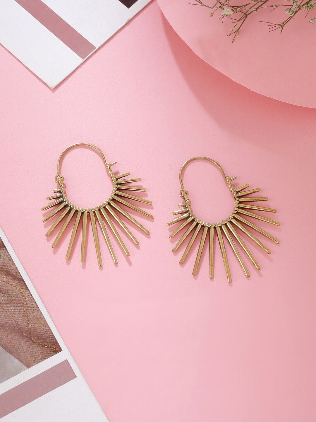 

kashwini Gold-Toned Contemporary Drop Earrings