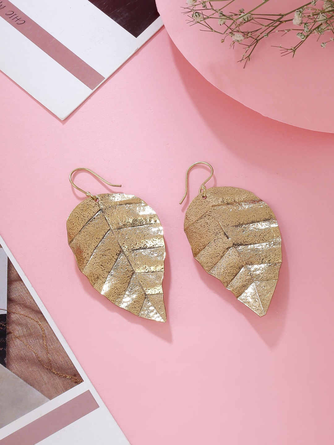 

kashwini Gold-Toned Leaf Shaped Gold-Plated Drop Earrings