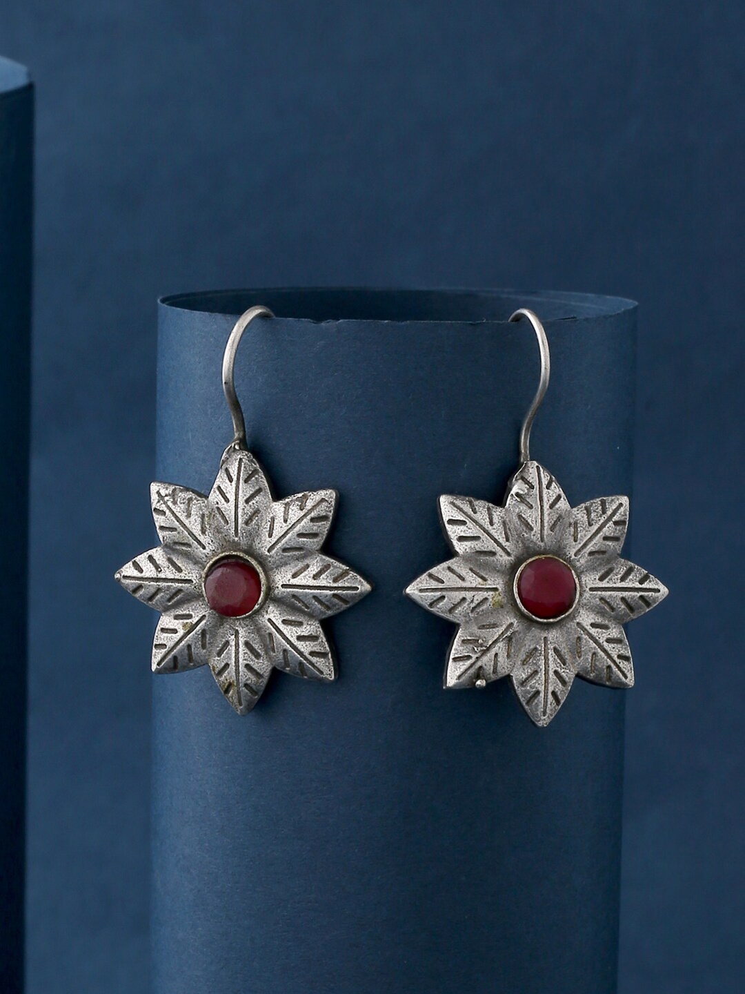 

kashwini Maroon Floral Brass Silver-Plated Stone-Studded Drop Earrings
