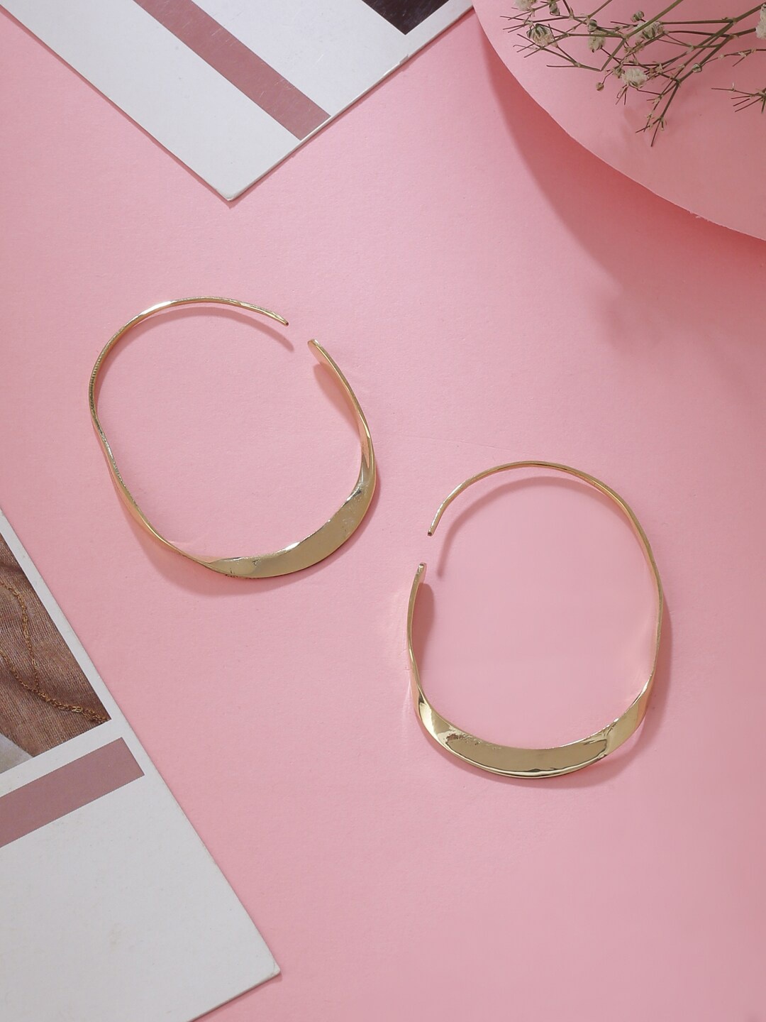 

kashwini Gold-Toned Contemporary Hoop Earrings