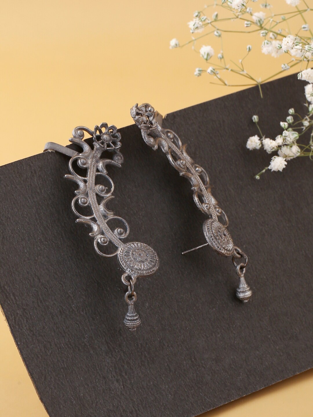 

kashwini Black Contemporary Ear Cuff Earrings