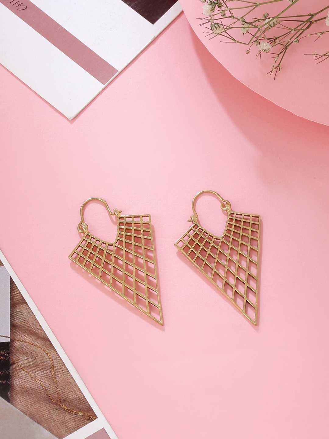 

kashwini Gold-Toned Contemporary Drop Earrings