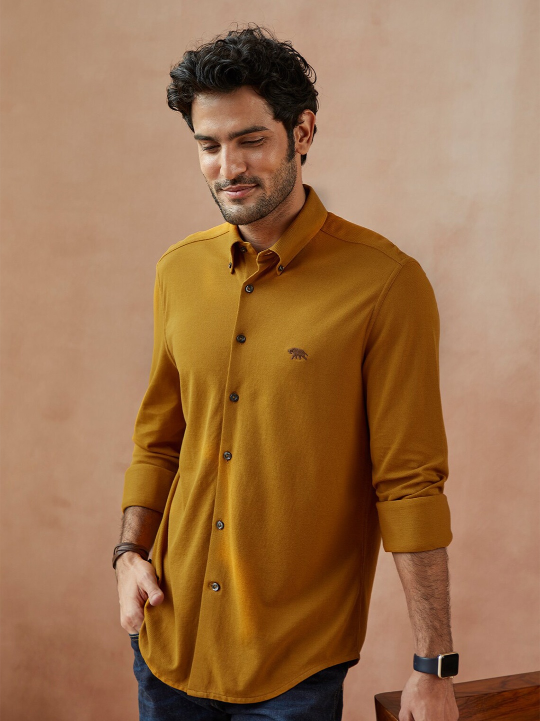 

Andamen Men Gold-Toned Casual roll up sleeves Shirt