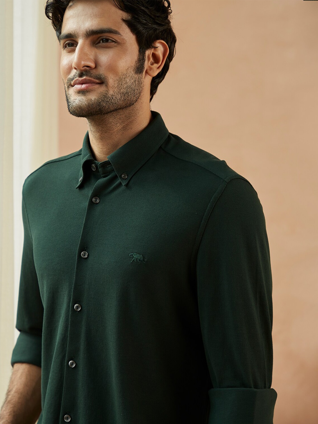

Andamen Men Olive Green Solid Casual Shirt