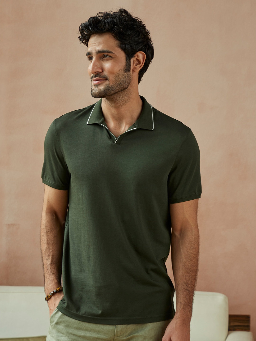 

Andamen Men Green Polo Collar T-shirt