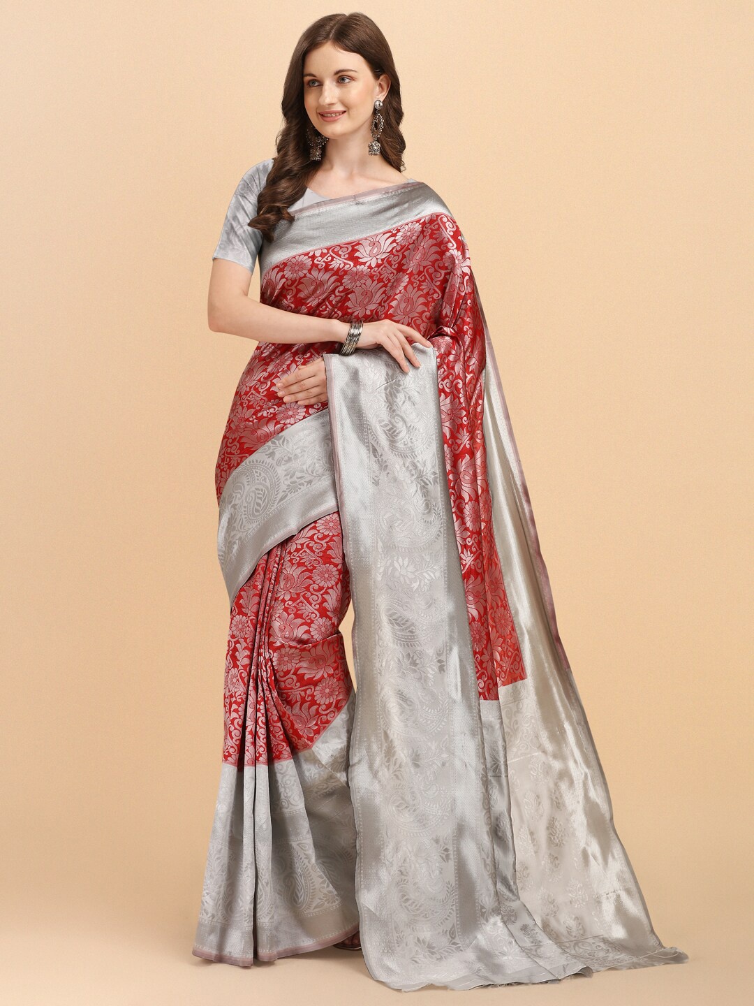 

ZIKARAA Women Red & Silver-Toned Floral Zari Pure Silk Kanjeevaram Saree