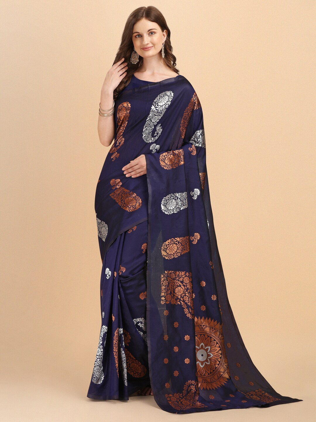 

ZIKARAA Navy Blue & Silver-Toned Floral Zari Silk Kanjeevaram Saree