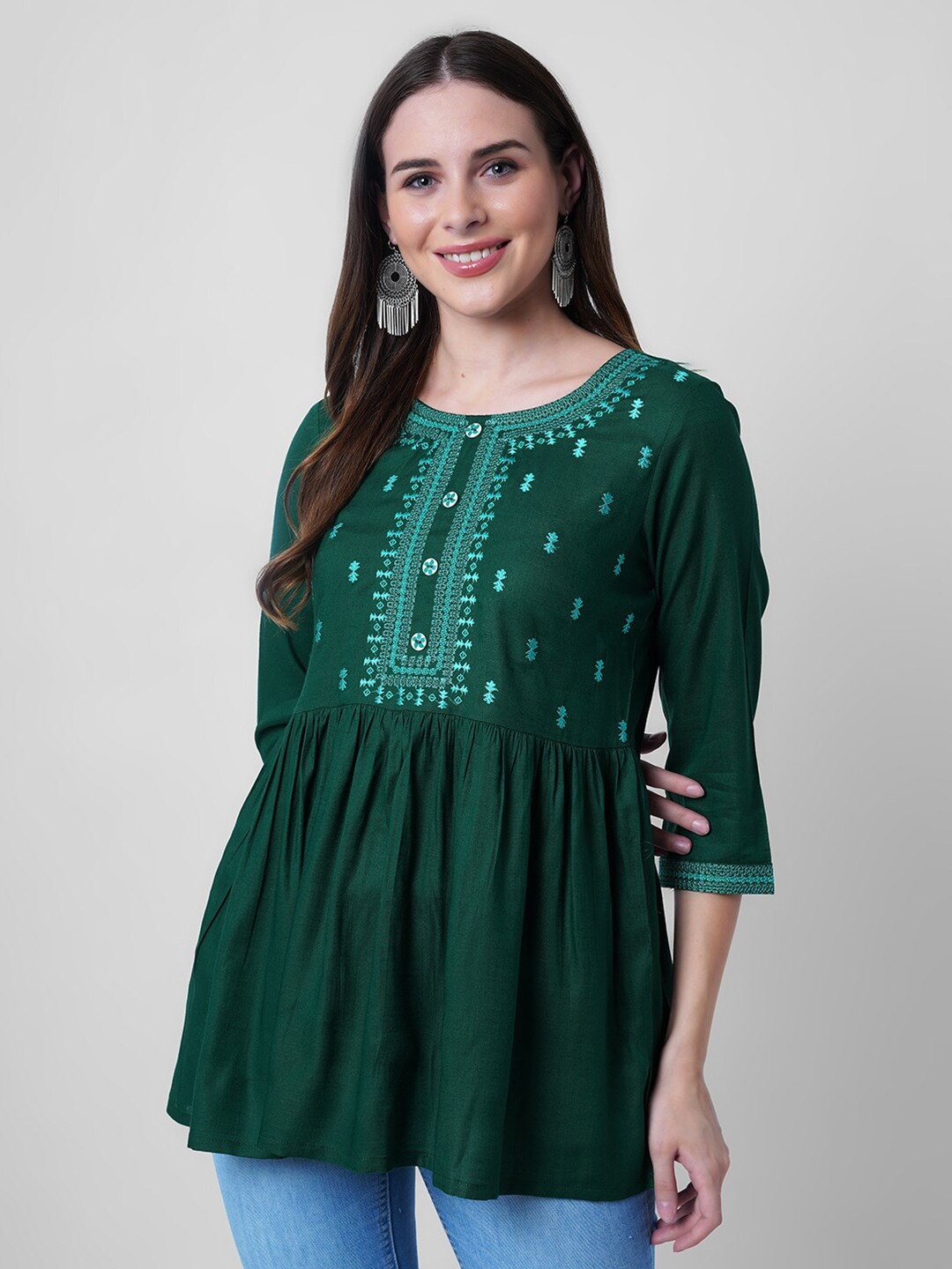 

NITVAN Woman Green & pine tree Embroidery Longline Top