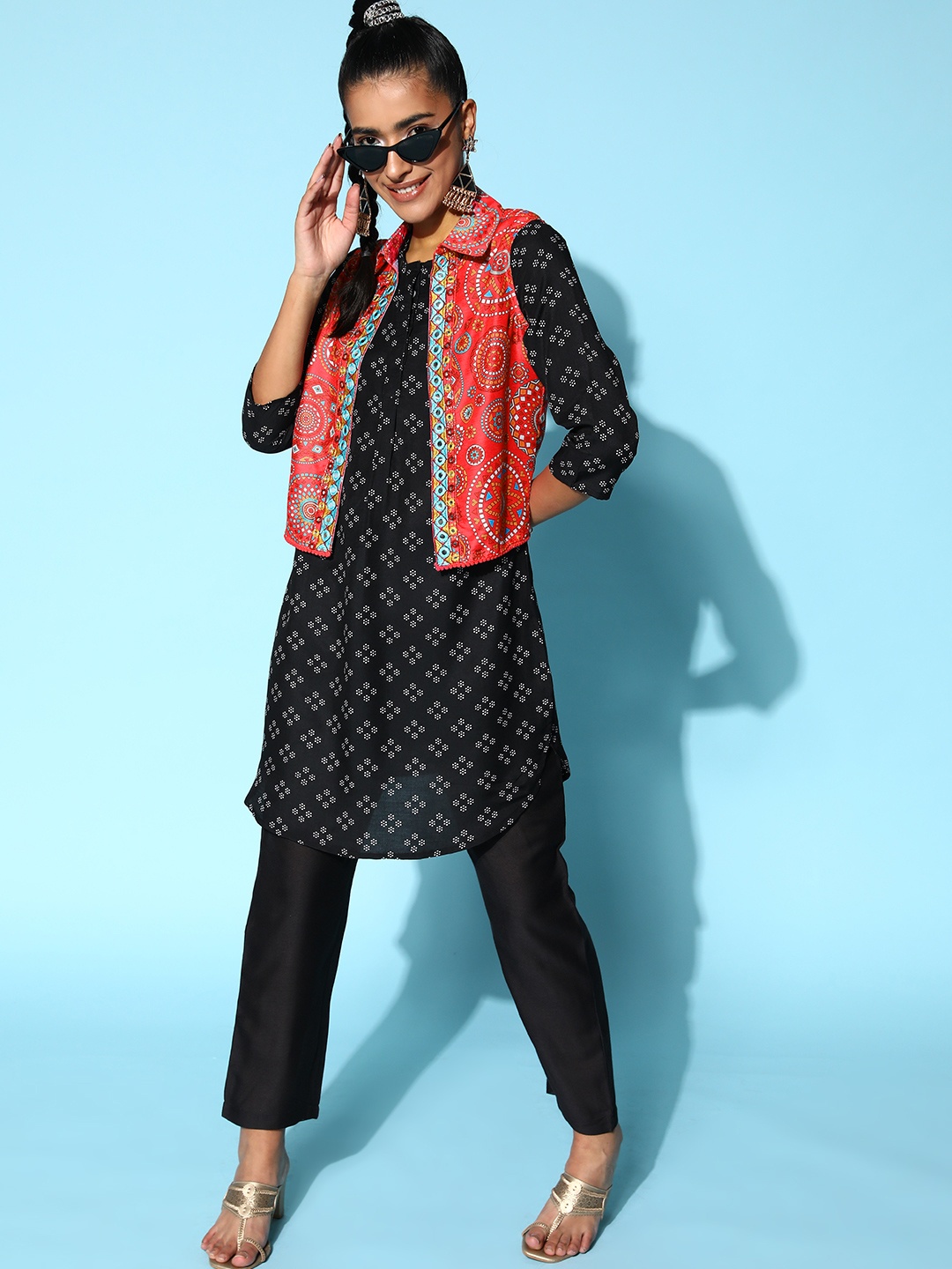 

Sangria Monochromatic Printed Kurta Set with Embroidered Ethnic Jacket, Black
