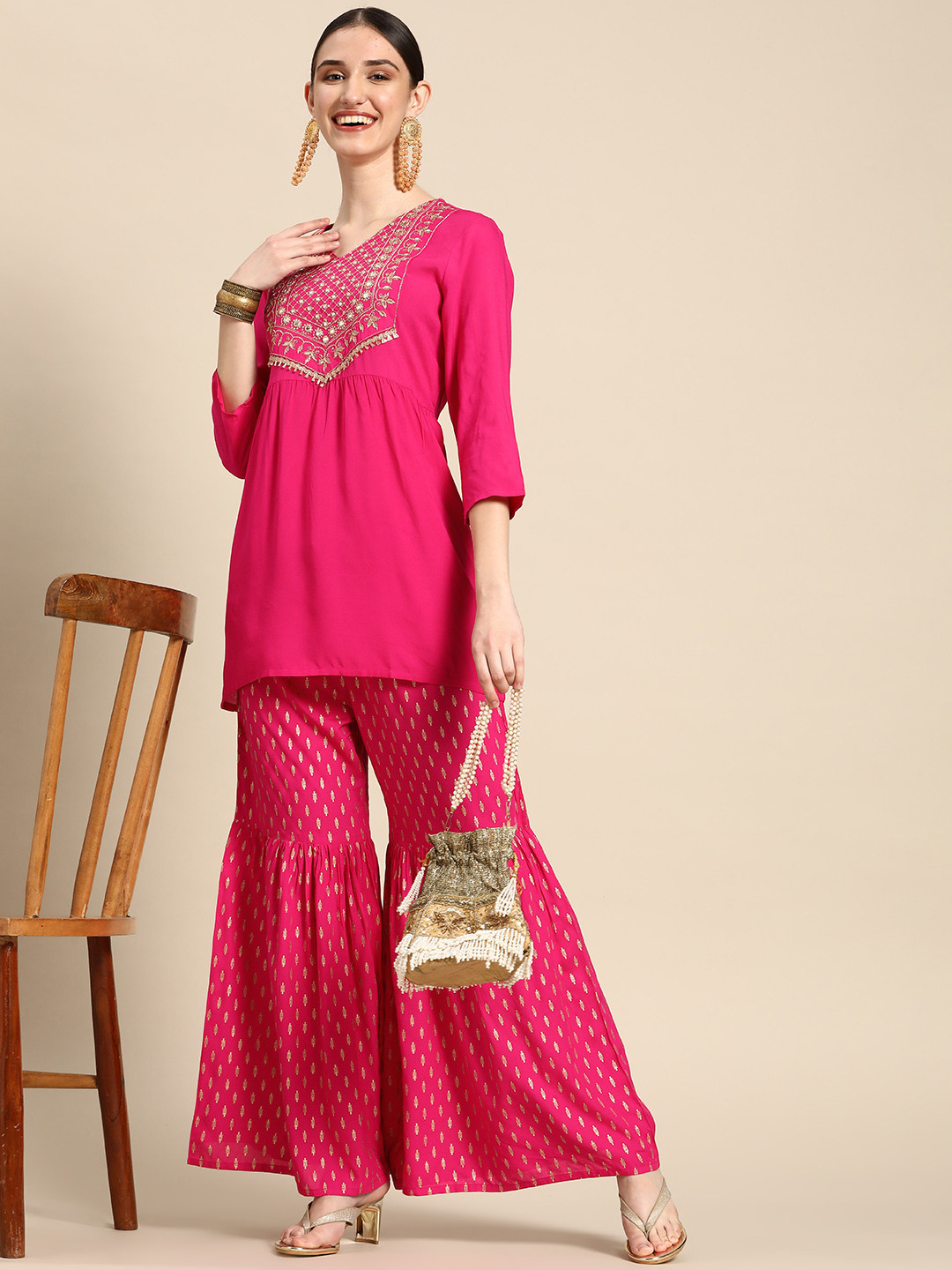 

Sangria Women Zari Embroidered & Ethnic Print Co-ord Set, Fuchsia